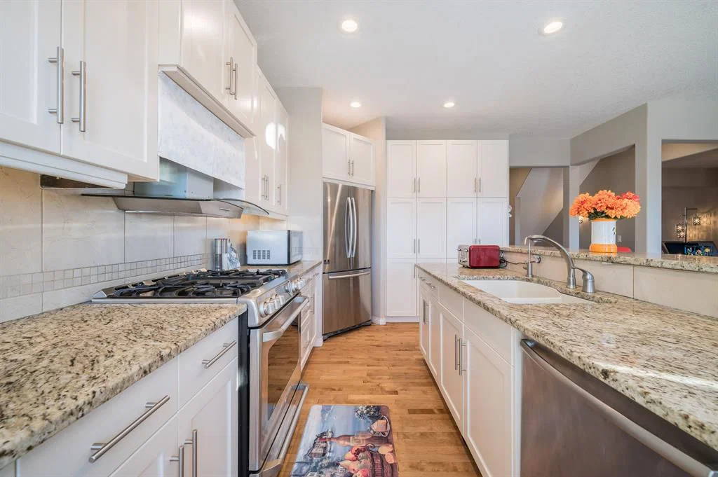 7 Aspen Stone Grove SW, Calgary — photo 2 of 38