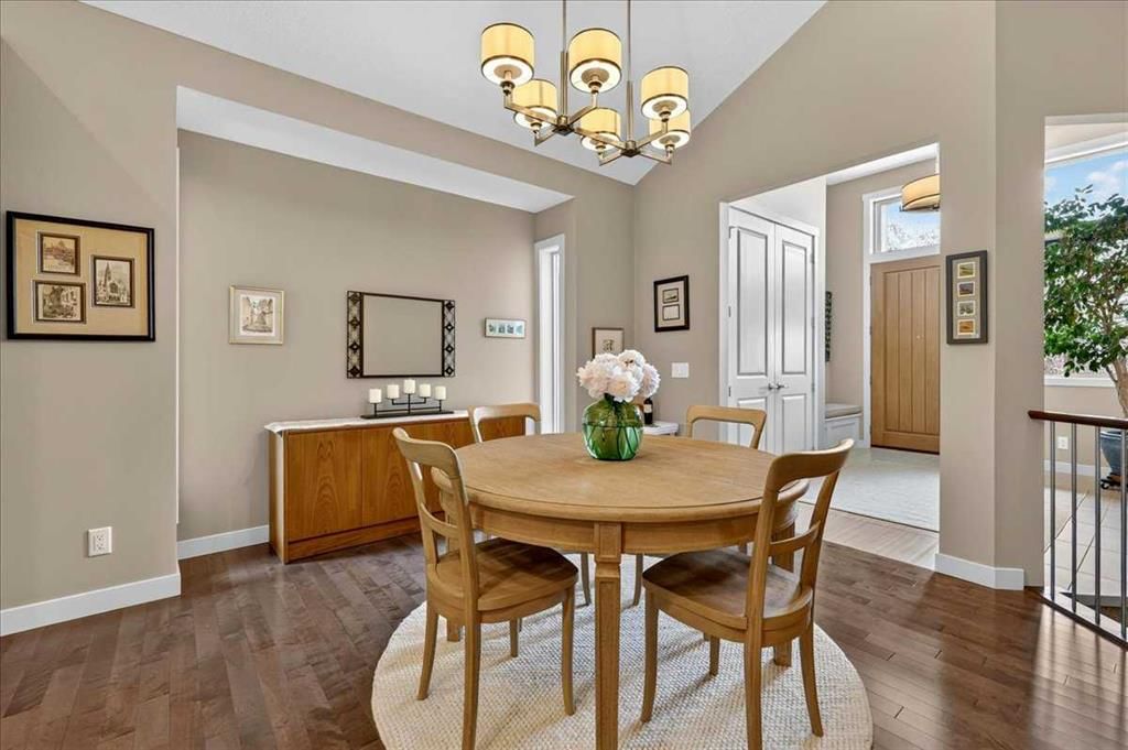 295 Tremblant Way SW, Calgary — photo 5 of 50