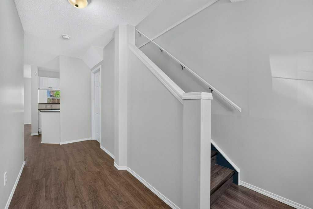39 Citadel Point NW, Calgary — photo 4 of 42