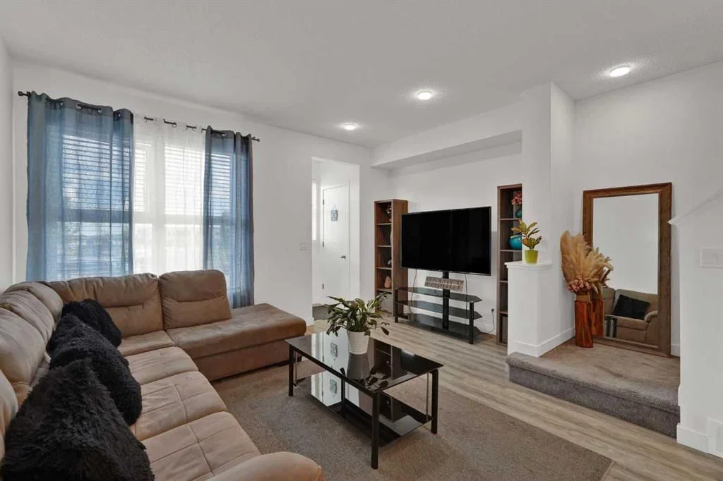 71 Savanna Park NE, Calgary — photo 5 of 48
