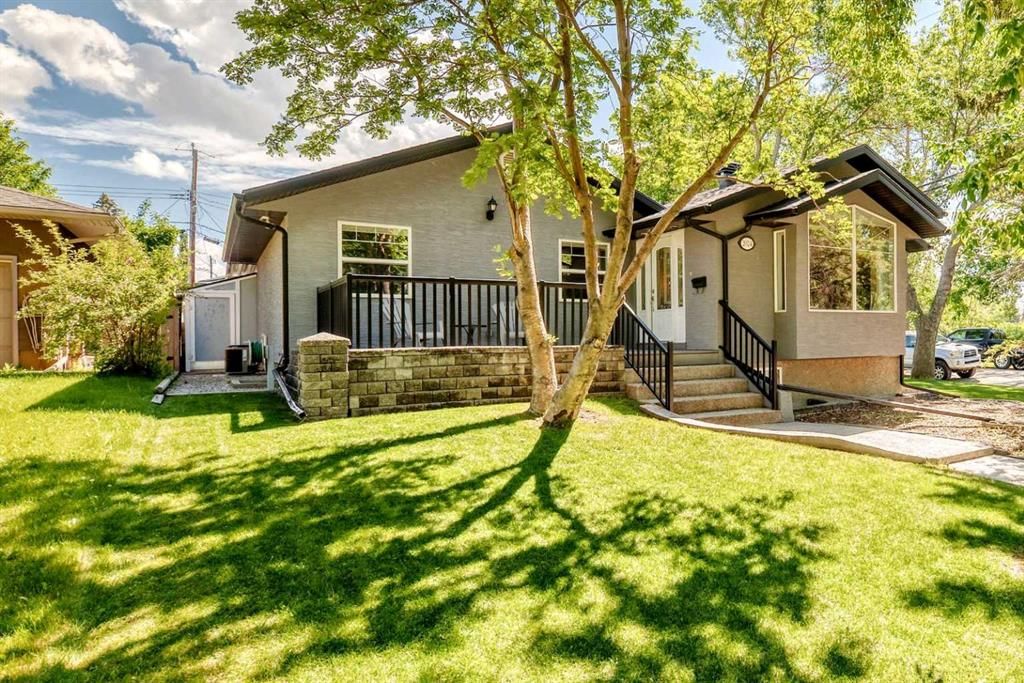 2024 Chicoutimi Drive NW, Calgary — photo 2 of 43