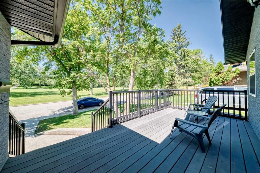 2024 Chicoutimi Drive NW, Calgary — photo 4 of 43
