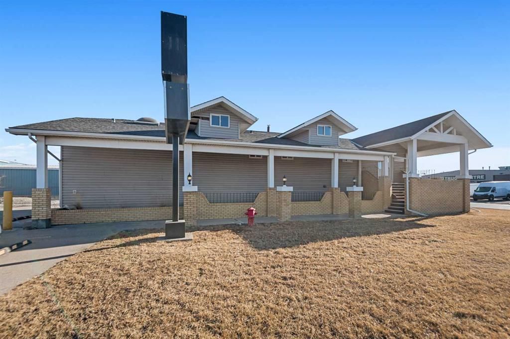 101, 117 East Lake Crescent NE, Airdrie — photo 2 of 50