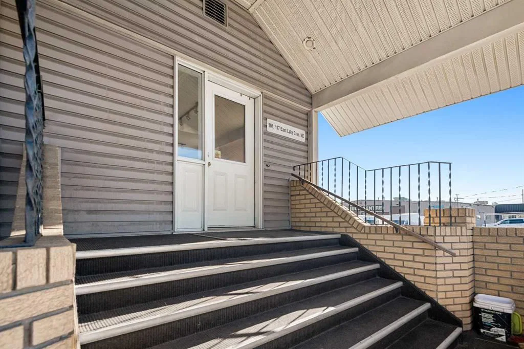 101, 117 East Lake Crescent NE, Airdrie — photo 4 of 50