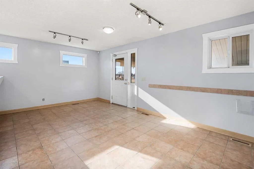 101, 117 East Lake Crescent NE, Airdrie — photo 5 of 50