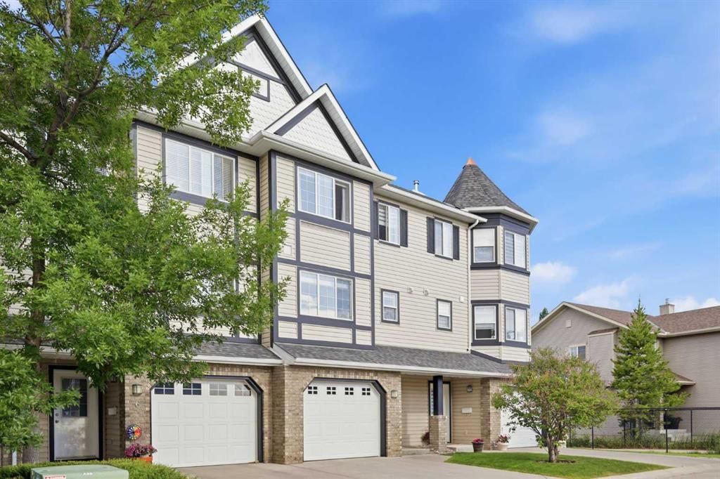 4 Cougar Ridge Mews SW, Calgary — recently sold townhome