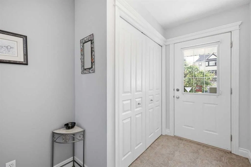 4 Cougar Ridge Mews SW, Calgary — photo 2 of 37