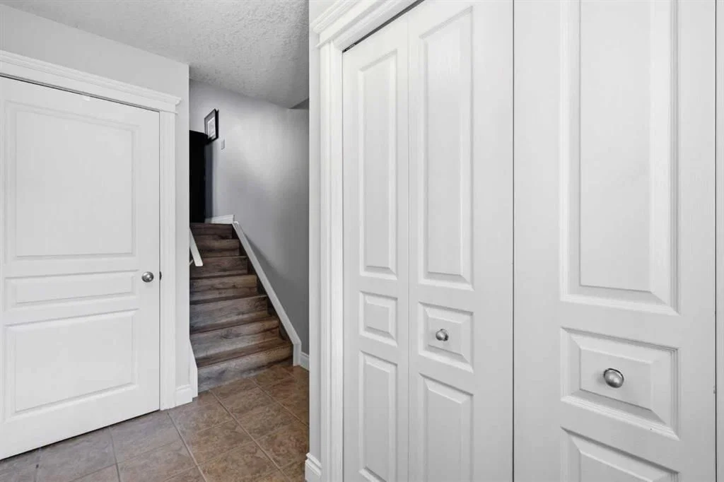 4 Cougar Ridge Mews SW, Calgary — photo 3 of 37