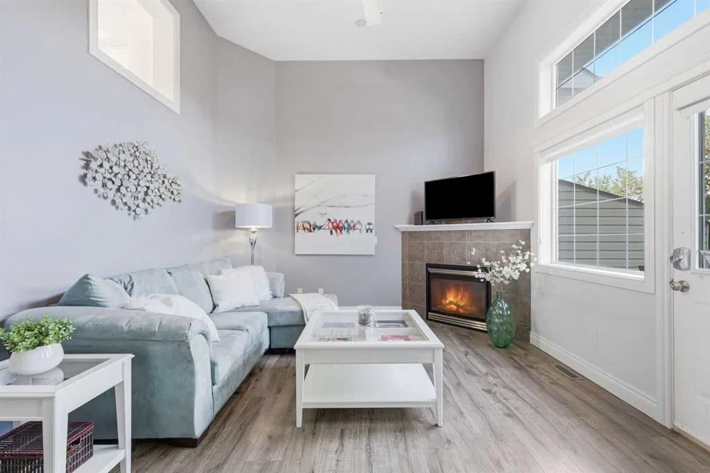 4 Cougar Ridge Mews SW, Calgary — photo 5 of 37