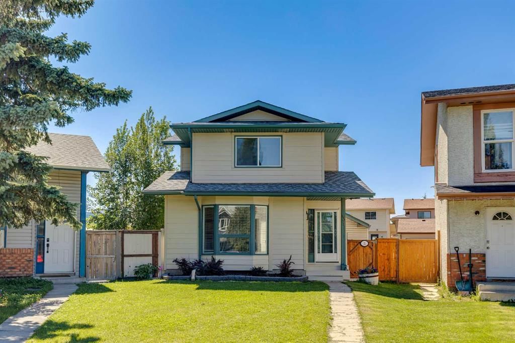 31 Sunvale Court SE, Calgary — photo 2 of 36