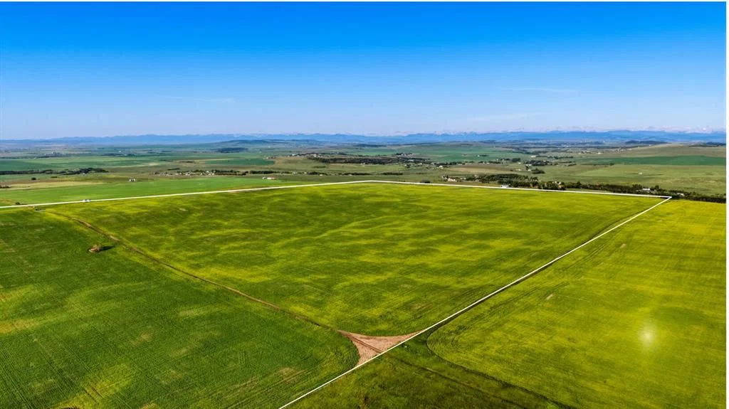 320 Acres, NW;2;20;1;5 & NE;3;20;1;5, Calgary — residential land for sale