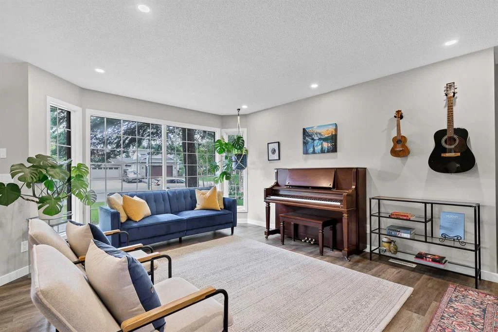 540 Shawinigan Drive SW, Calgary — photo 4 of 48