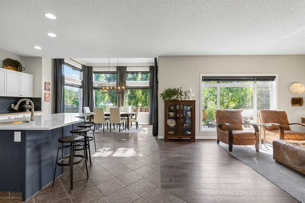 11 Chapala Square SE, Calgary — photo 4 of 47