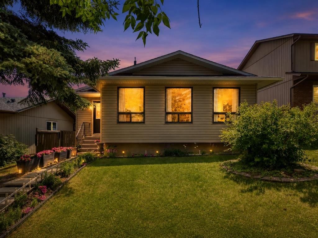 11 Bedford Drive NE, Calgary — main listing photo