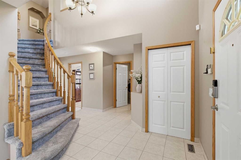 12 Edgeridge Green NW, Calgary — photo 4 of 50