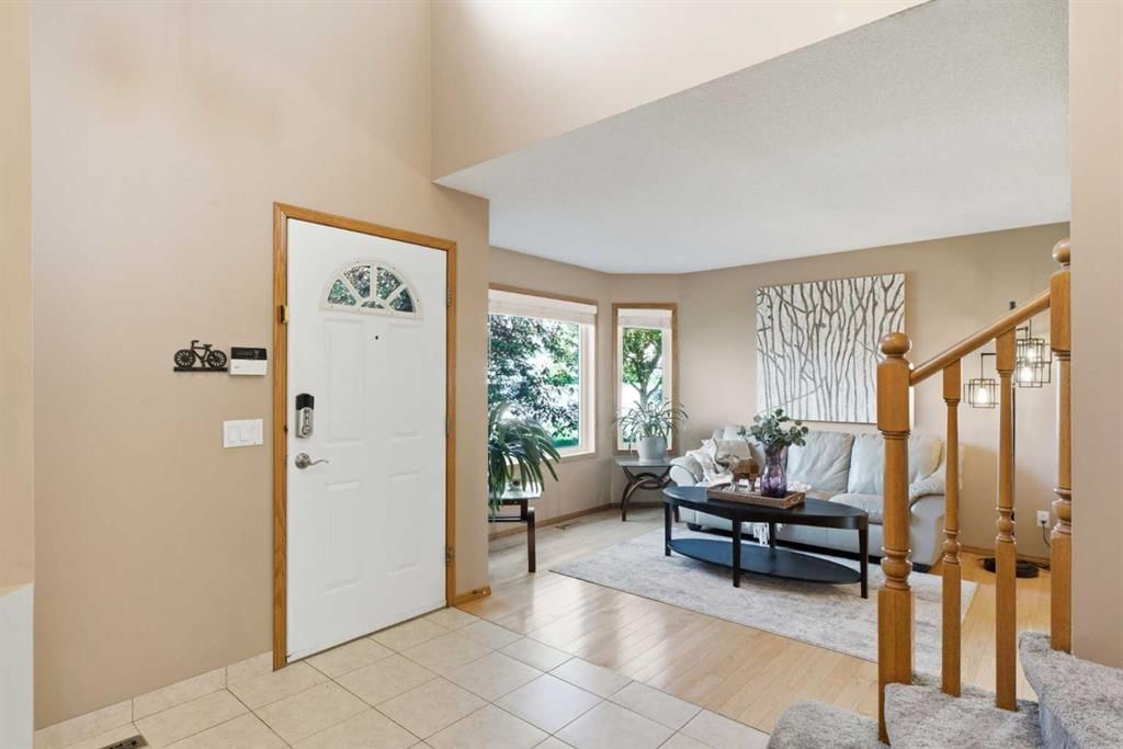 12 Edgeridge Green NW, Calgary — photo 5 of 50