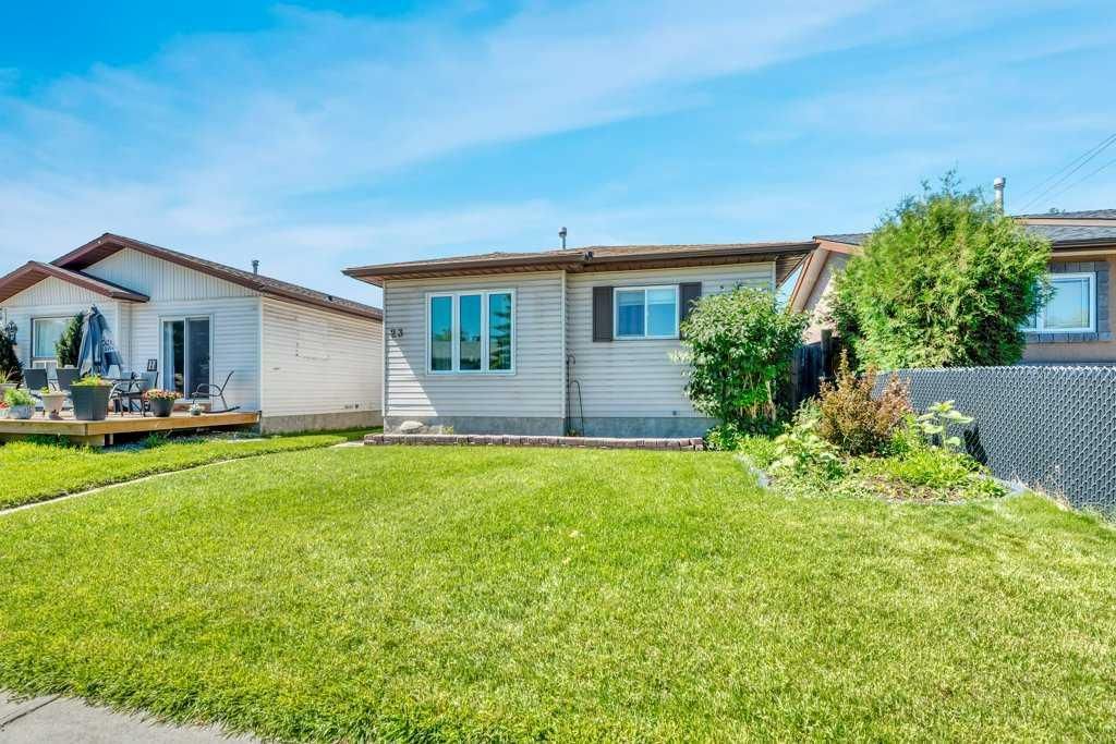 23 Abbercove Road SE, Calgary — photo 3 of 39