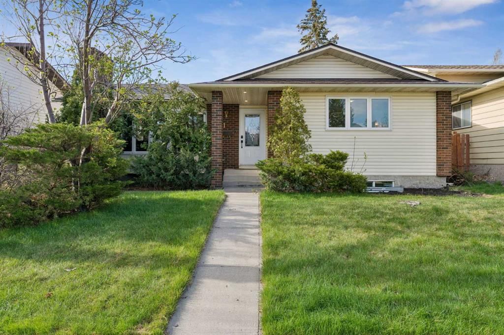 6751 34 Avenue NE, Calgary — photo 2 of 36