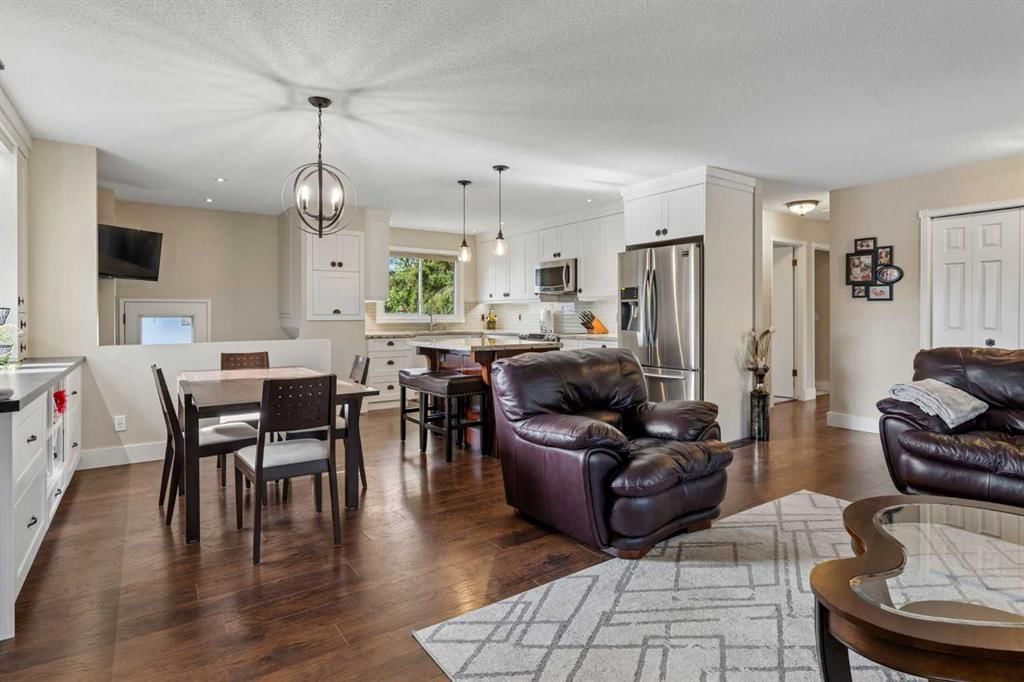 6751 34 Avenue NE, Calgary — photo 4 of 36