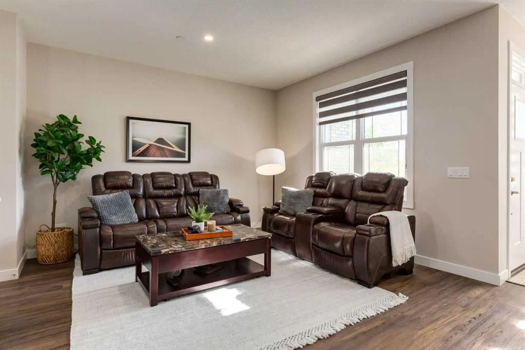 52 Lucas Street NW, Calgary — photo 2 of 47
