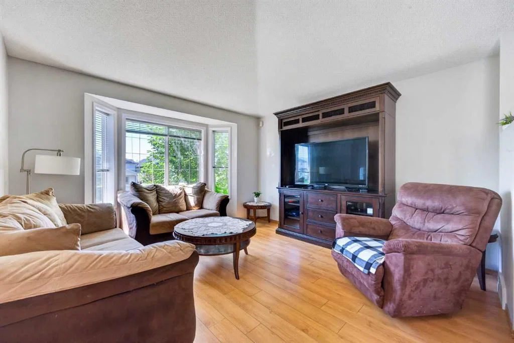 173 Martin Crossing Crescent NE, Calgary — photo 5 of 37