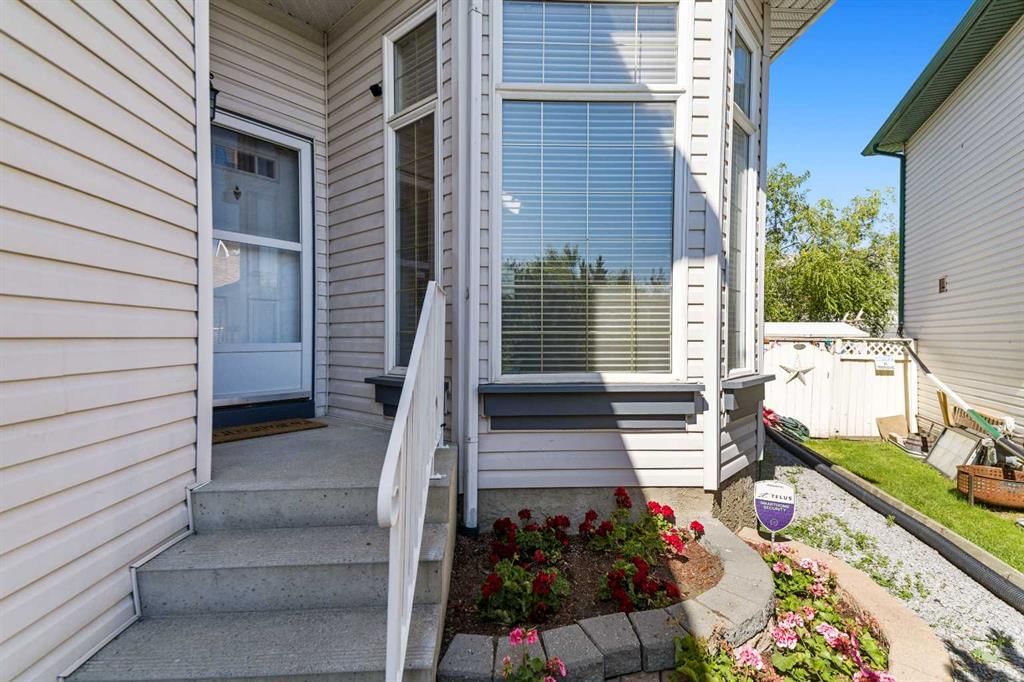 160 Douglas Ridge Green SE, Calgary — photo 2 of 30