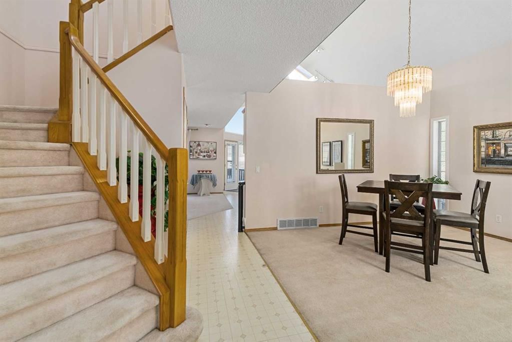 160 Douglas Ridge Green SE, Calgary — photo 4 of 30