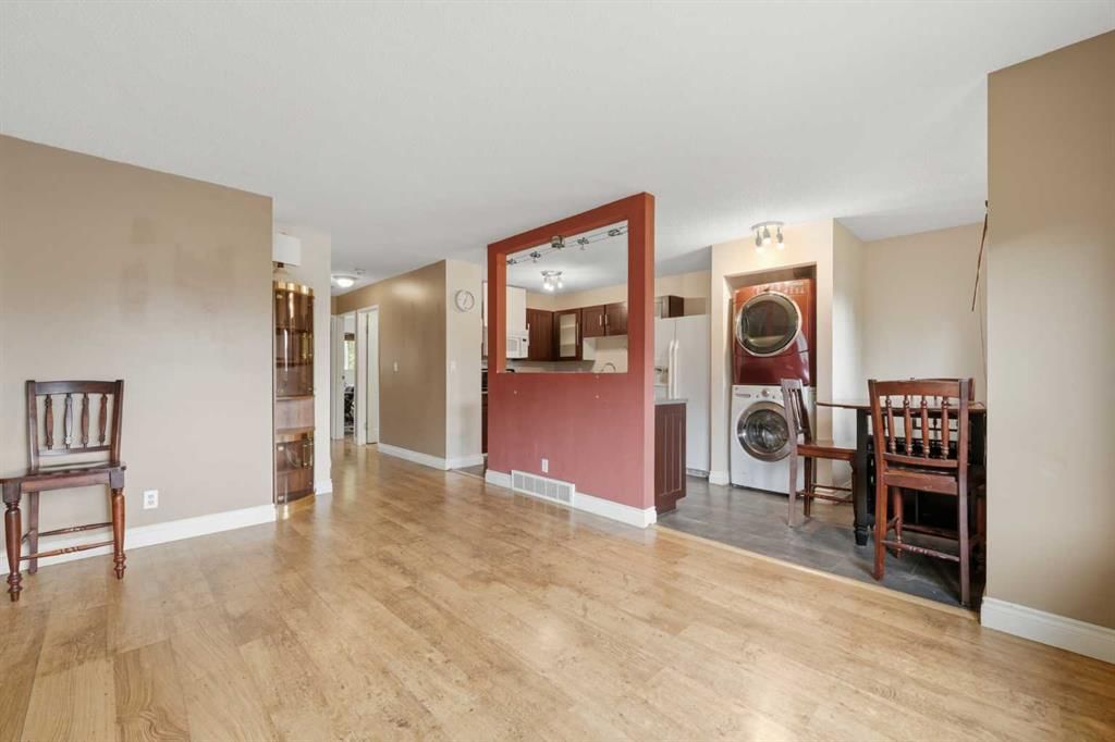 945 Marcombe Drive NE, Calgary — photo 4 of 23