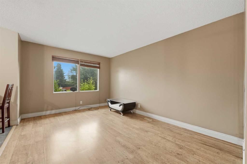945 Marcombe Drive NE, Calgary — photo 5 of 23