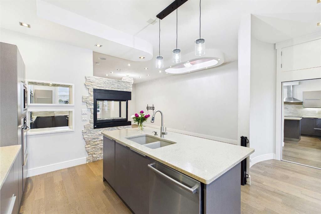 2430 28 Avenue SW, Calgary — photo 5 of 49