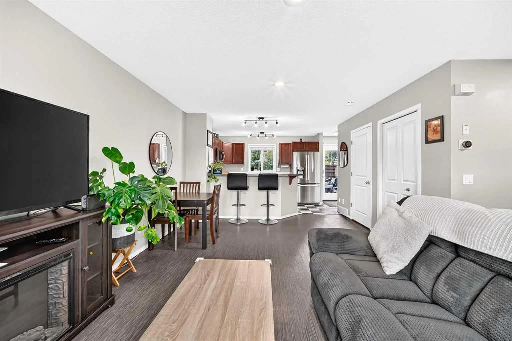 22 Everwillow Circle SW, Calgary — photo 5 of 41