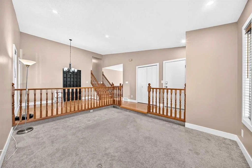 12 Sunvale Mews SE, Calgary — photo 4 of 37