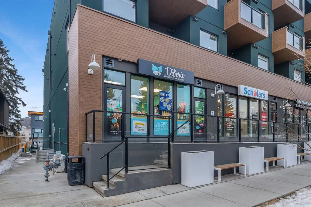 1829 33 Avenue SW, Calgary — photo 3 of 24