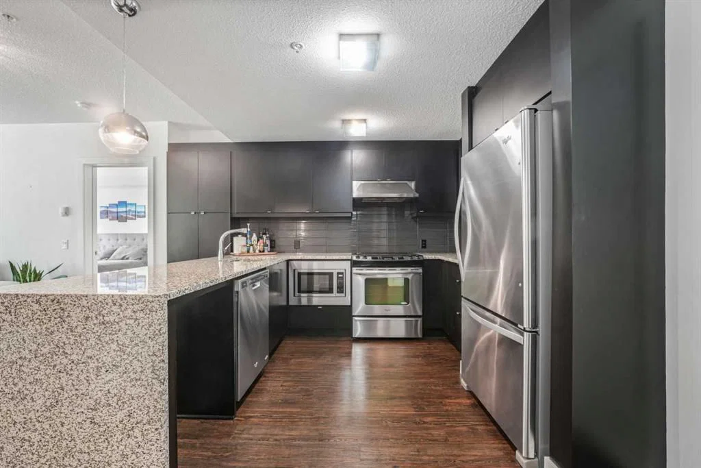 111, 25 Aspenmont Heights SW, Calgary — photo 2 of 33