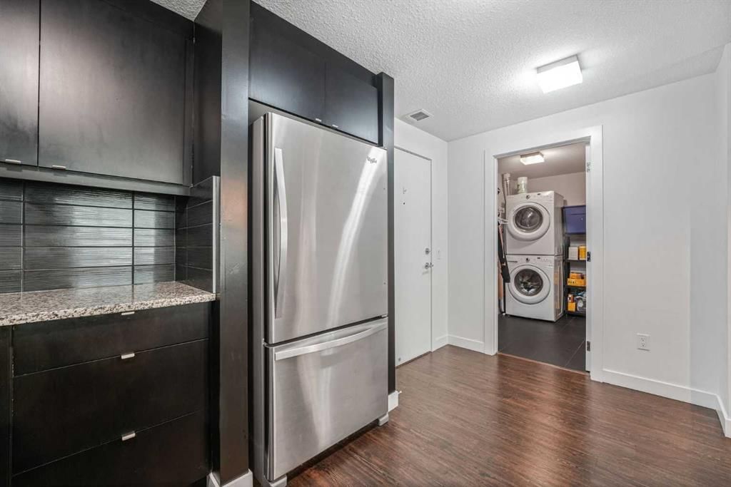 111, 25 Aspenmont Heights SW, Calgary — photo 4 of 33