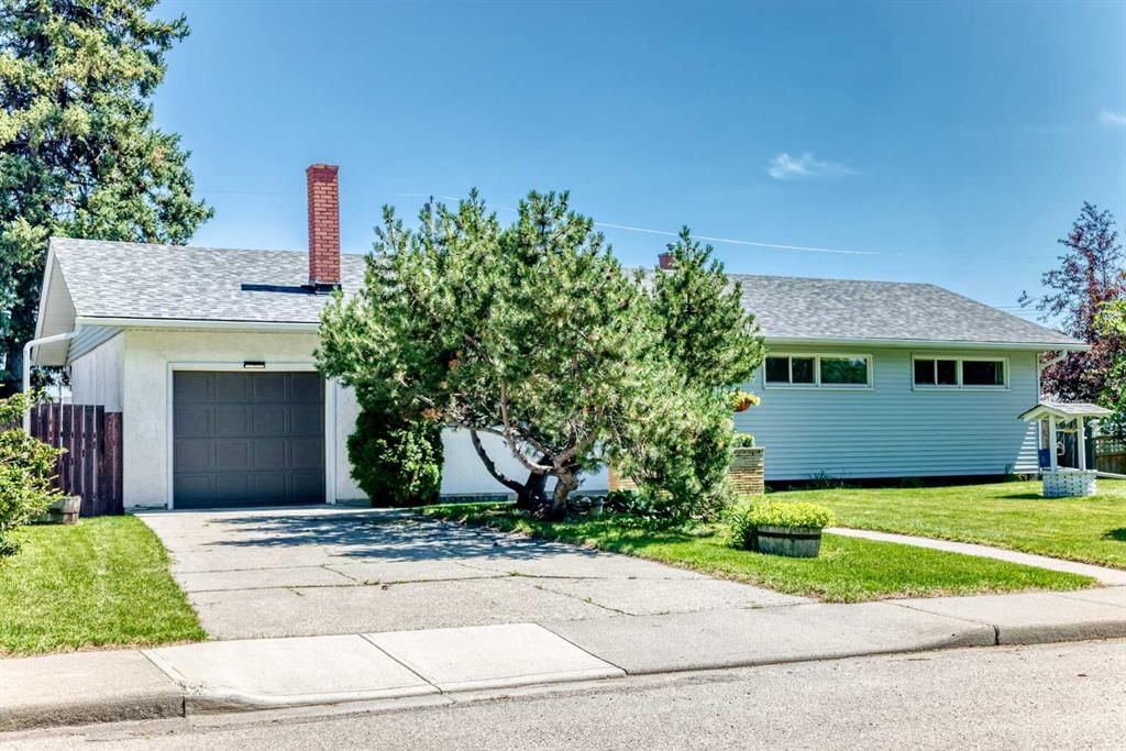 5608 Buckthorn Road NW, Calgary — photo 3 of 50