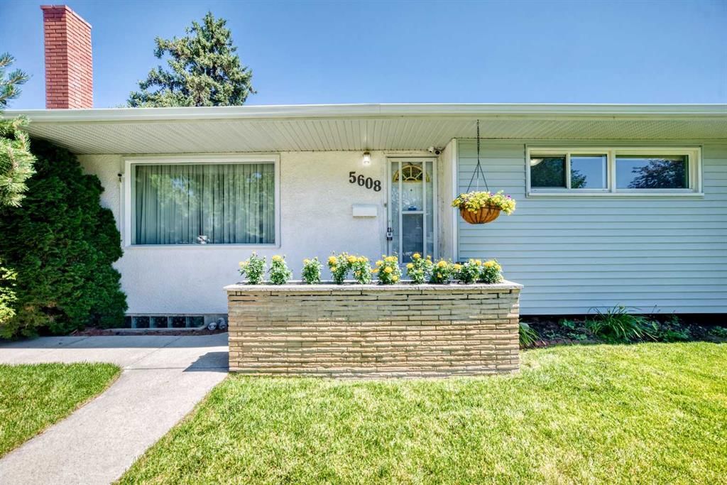 5608 Buckthorn Road NW, Calgary — photo 4 of 50