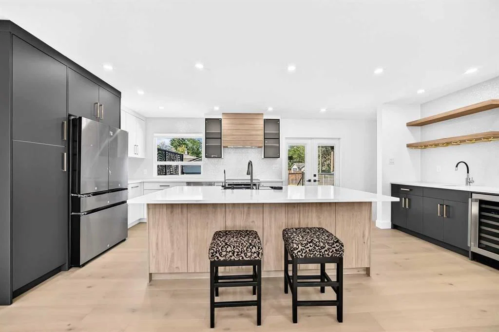 4932 8 Avenue SW, Calgary — photo 5 of 42