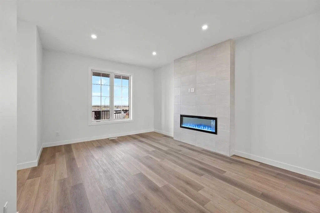 15445 45 Street SW, Calgary — photo 3 of 47