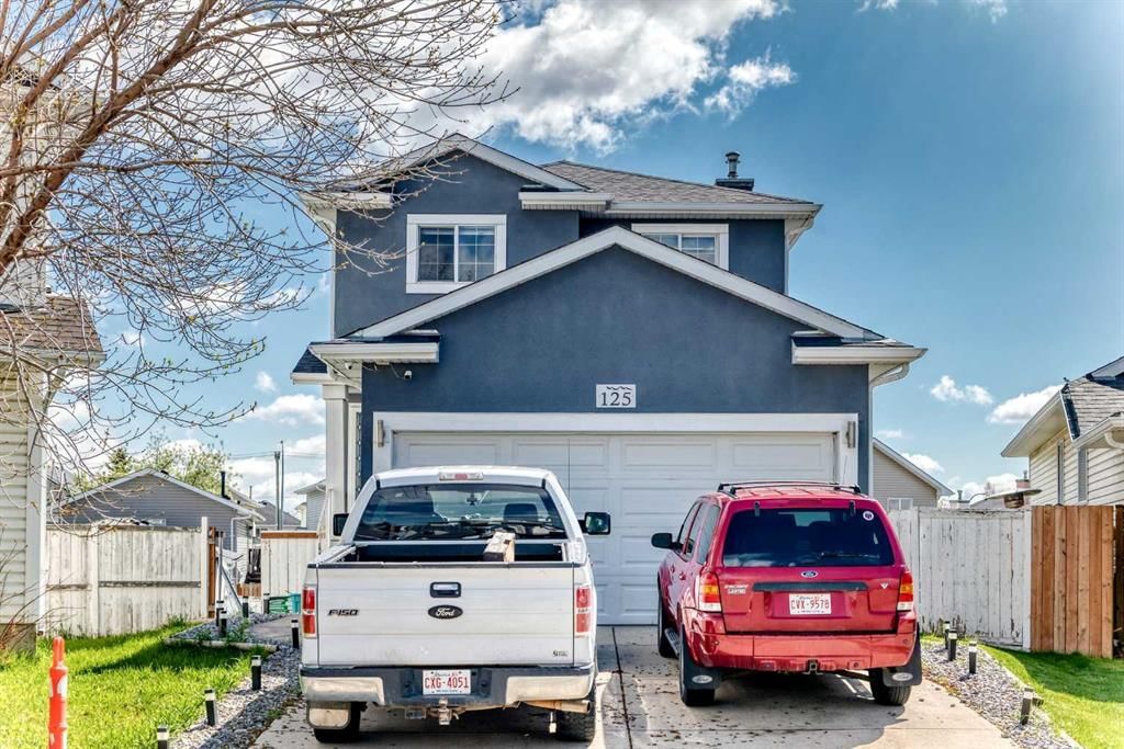 125 Coral Springs Bay NE, Calgary — main listing photo