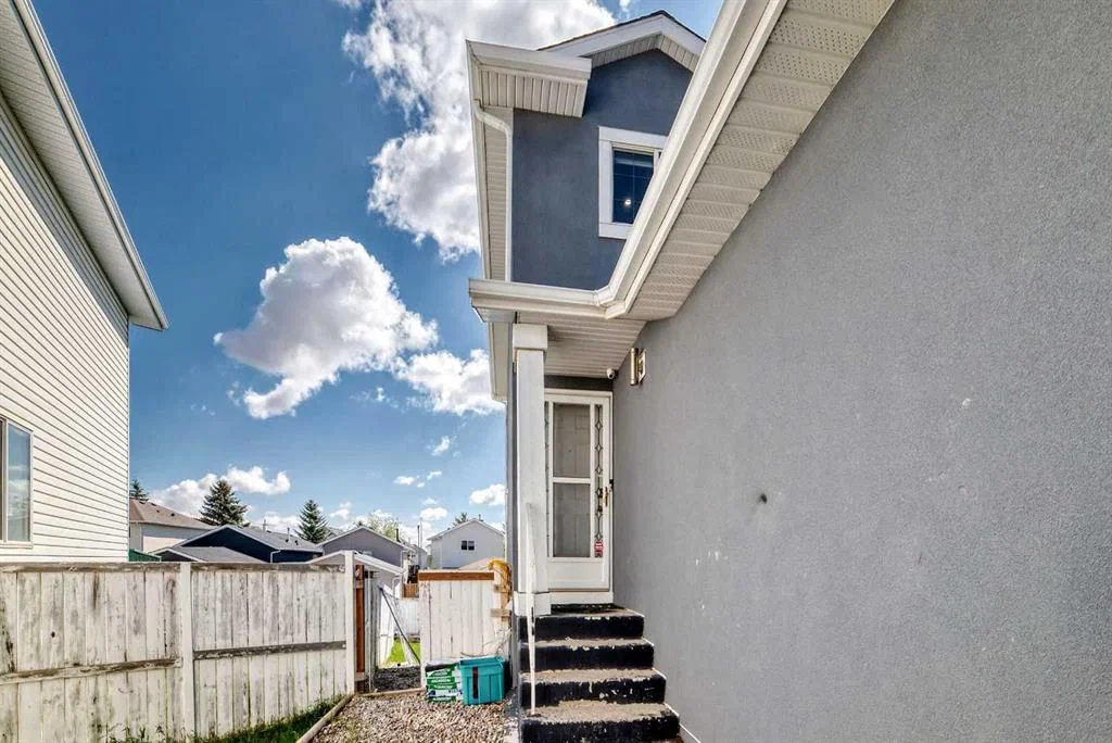 125 Coral Springs Bay NE, Calgary — photo 2 of 39