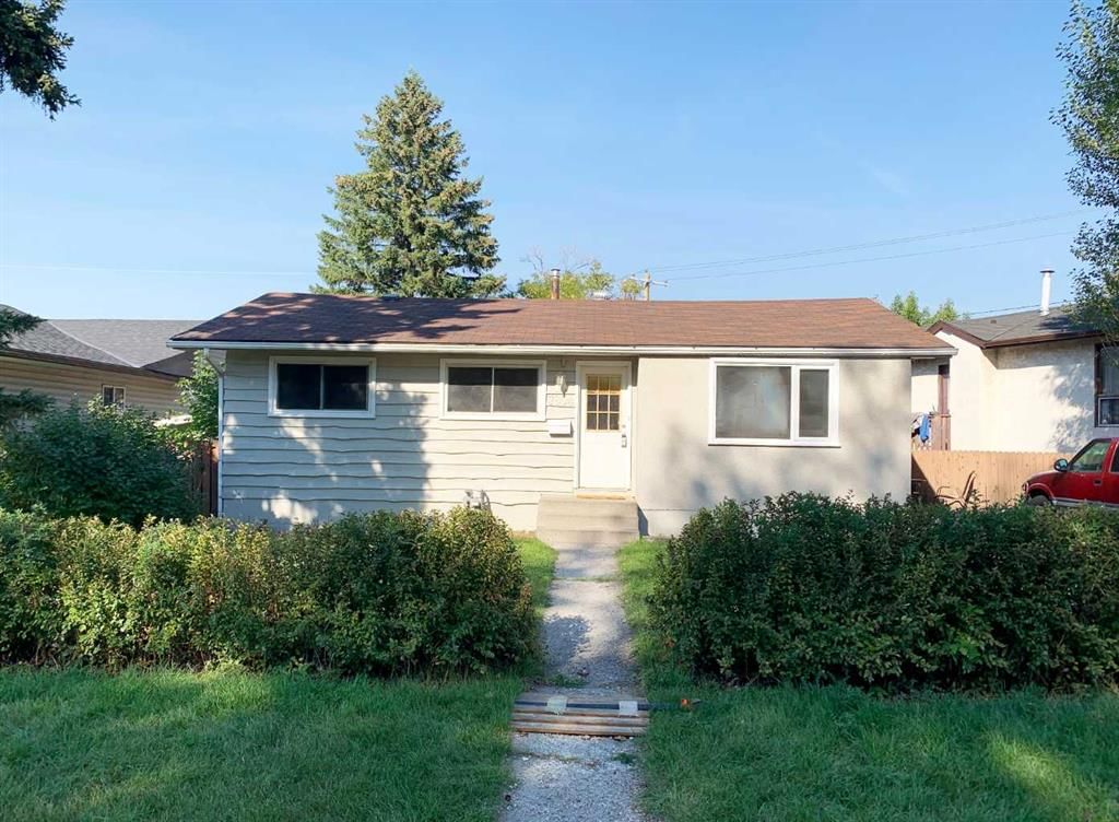 7804 34 Avenue NW, Calgary — main listing photo