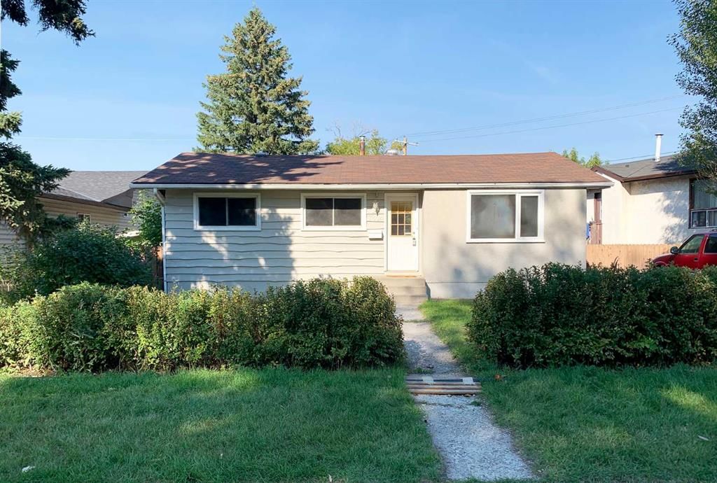 7804 34 Avenue NW, Calgary — photo 3 of 49