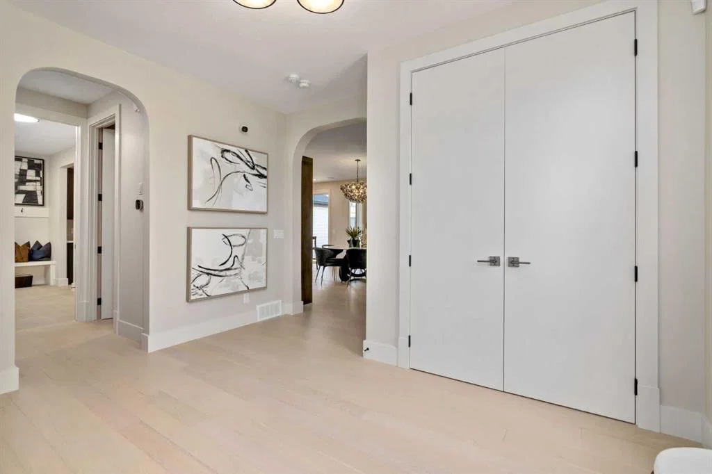 364 Greenwich Drive NW, Calgary — photo 4 of 49