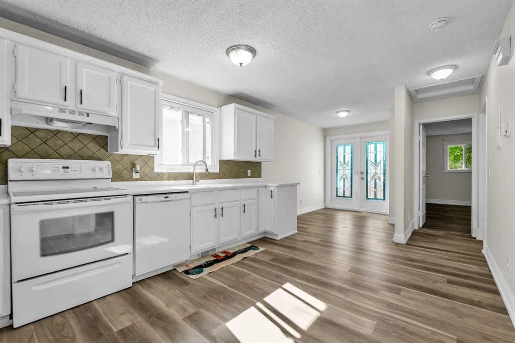 43 Taraglen Road NE, Calgary — photo 3 of 45