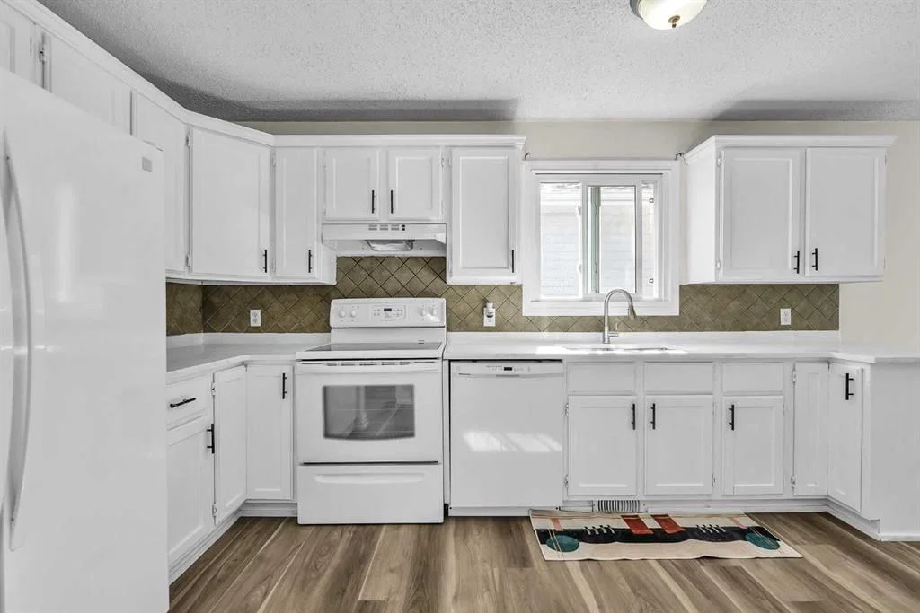 43 Taraglen Road NE, Calgary — photo 4 of 45