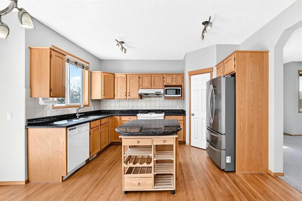 83 Edgeridge Close NW, Calgary — photo 3 of 50