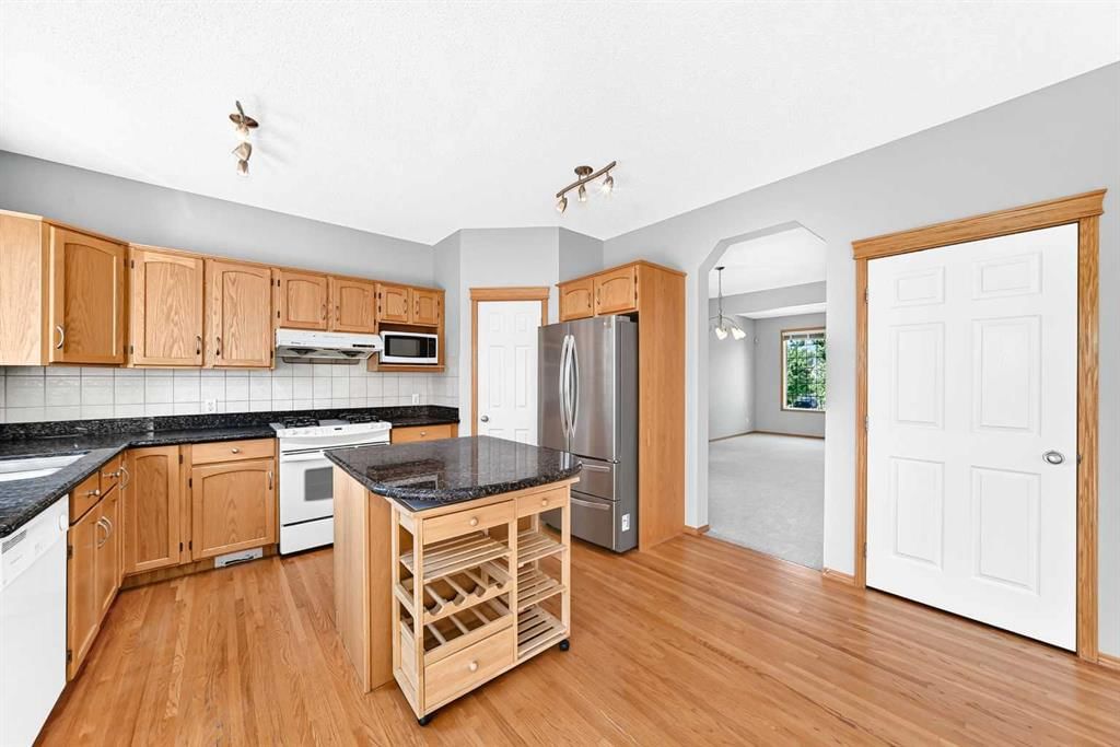 83 Edgeridge Close NW, Calgary — photo 4 of 50