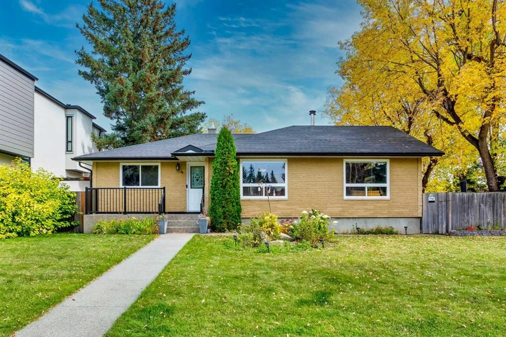 4 Wildwood Drive SW, Calgary — photo 2 of 28