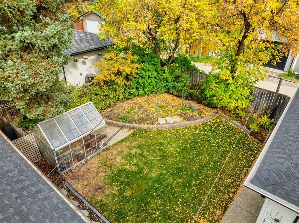 4 Wildwood Drive SW, Calgary — photo 3 of 28